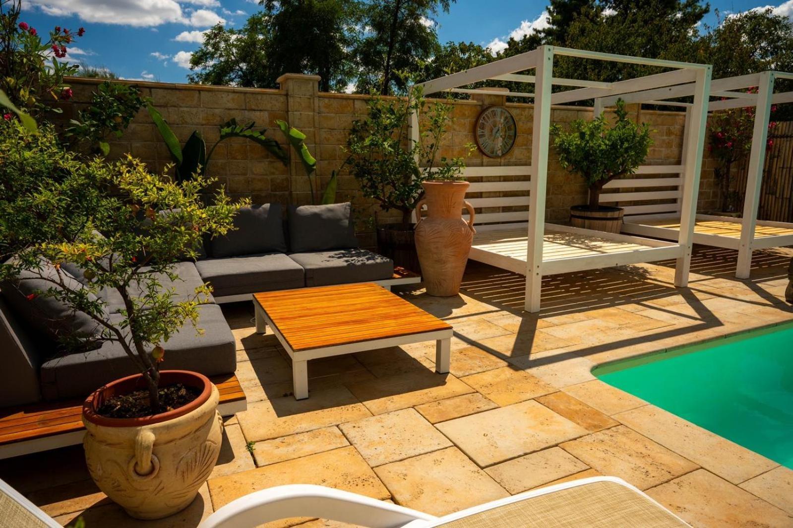 Ron De Mar & La Brisa Bed & Breakfast Pezinok Exterior photo